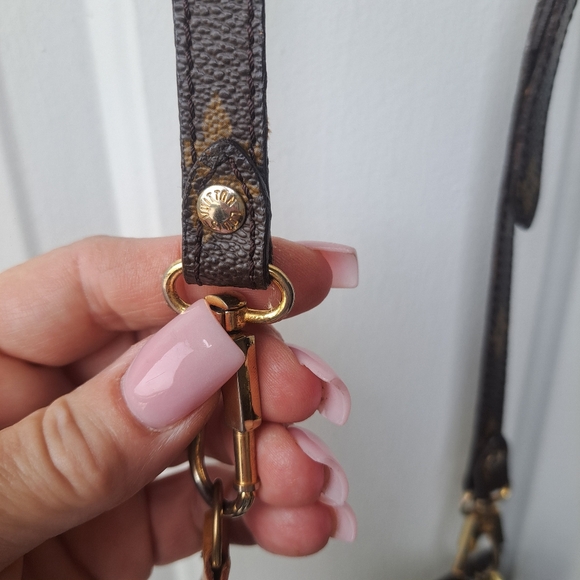 Small Louis Vuitton Crossbody Purse/Pouch💛🤎 - Picture 10 of 16
